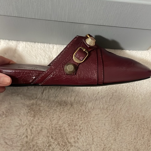 NWT Balenciaga Leather Slipper Mules with buckle and textured finish in burgundy - Picture 6 of 14